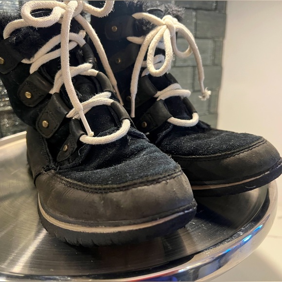 SOREL Kids Black Boots - Picture 2 of 8
